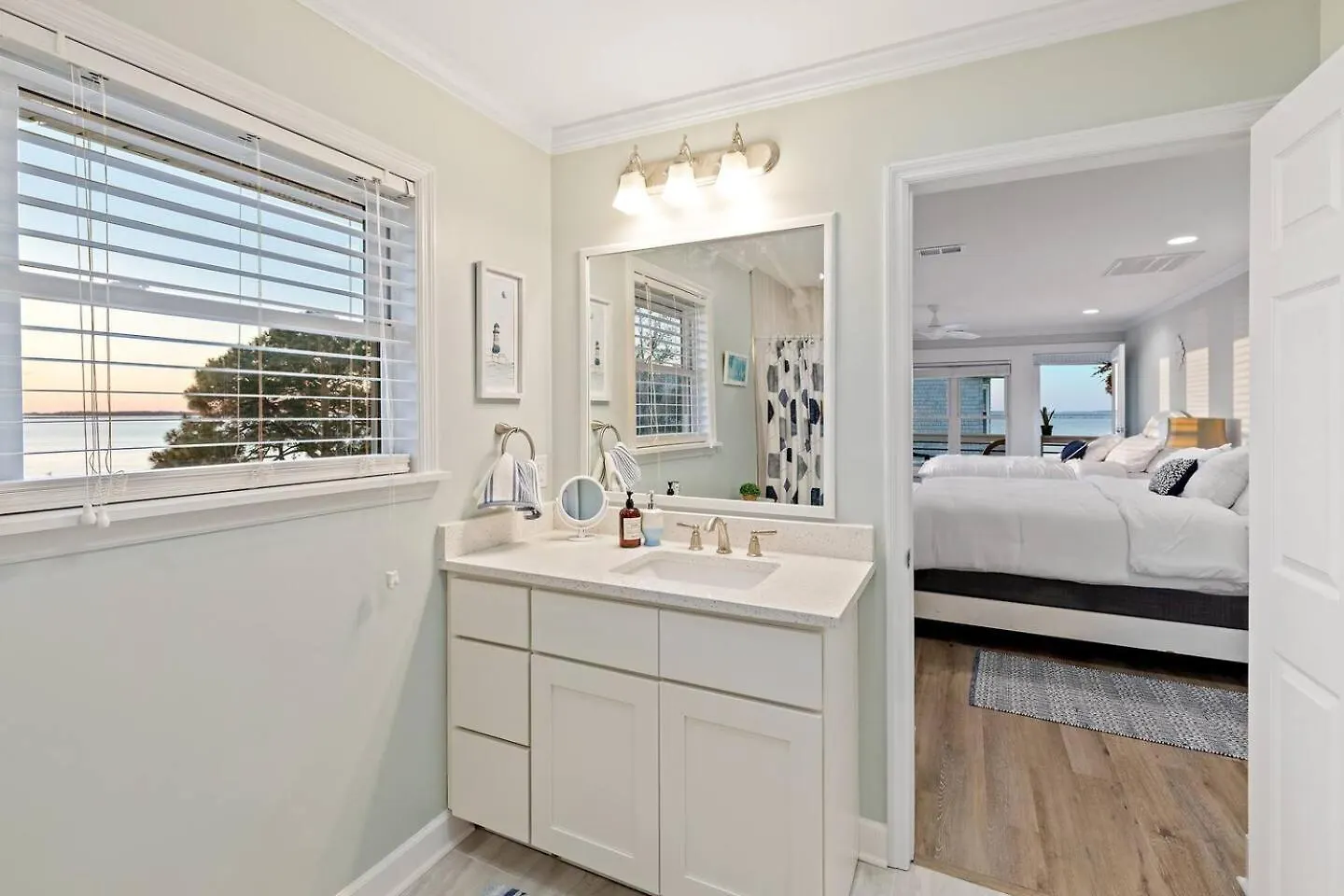 Newly Remodeled Beachfront Private Access Holiday home Tybee Island