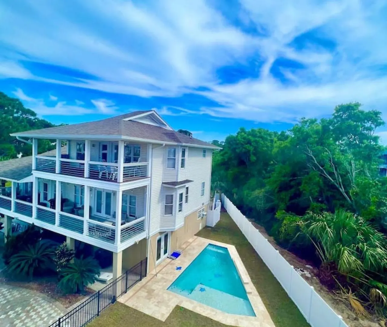 Newly Remodeled Beachfront Private Access Holiday home