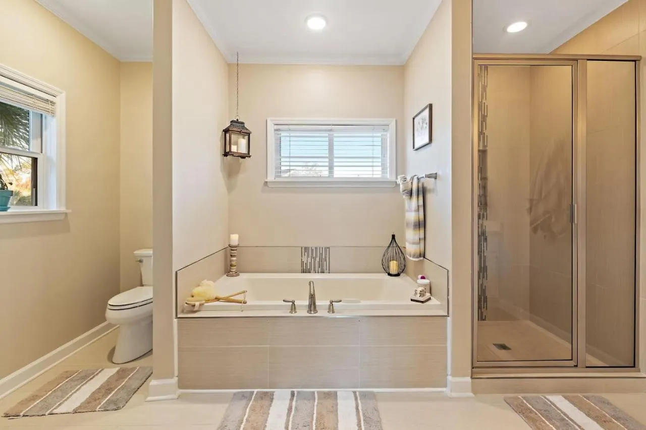 Holiday home Newly Remodeled Beachfront Private Access