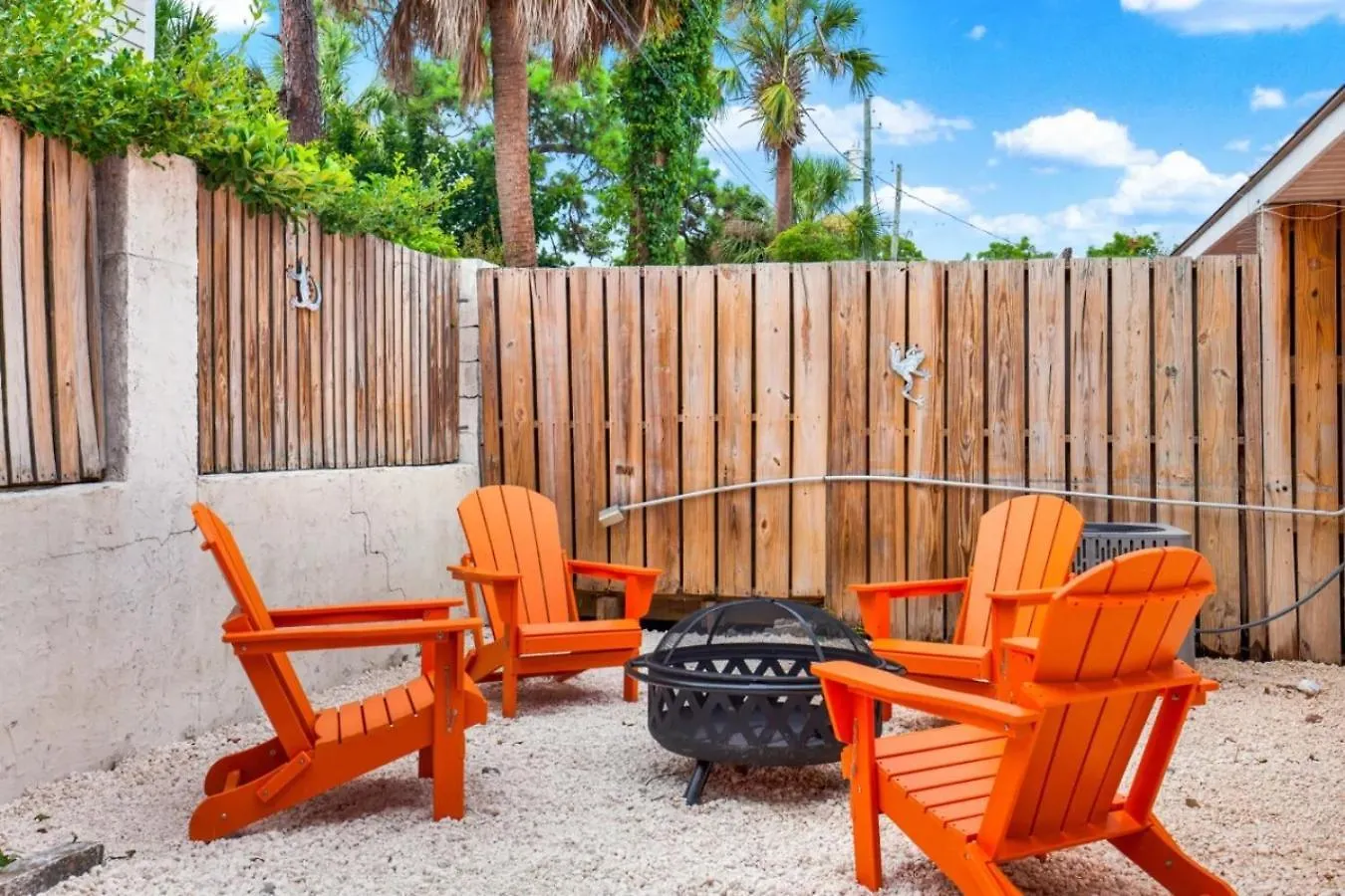 Apartment 6 Bed 4 Ba Style W Heated Pool