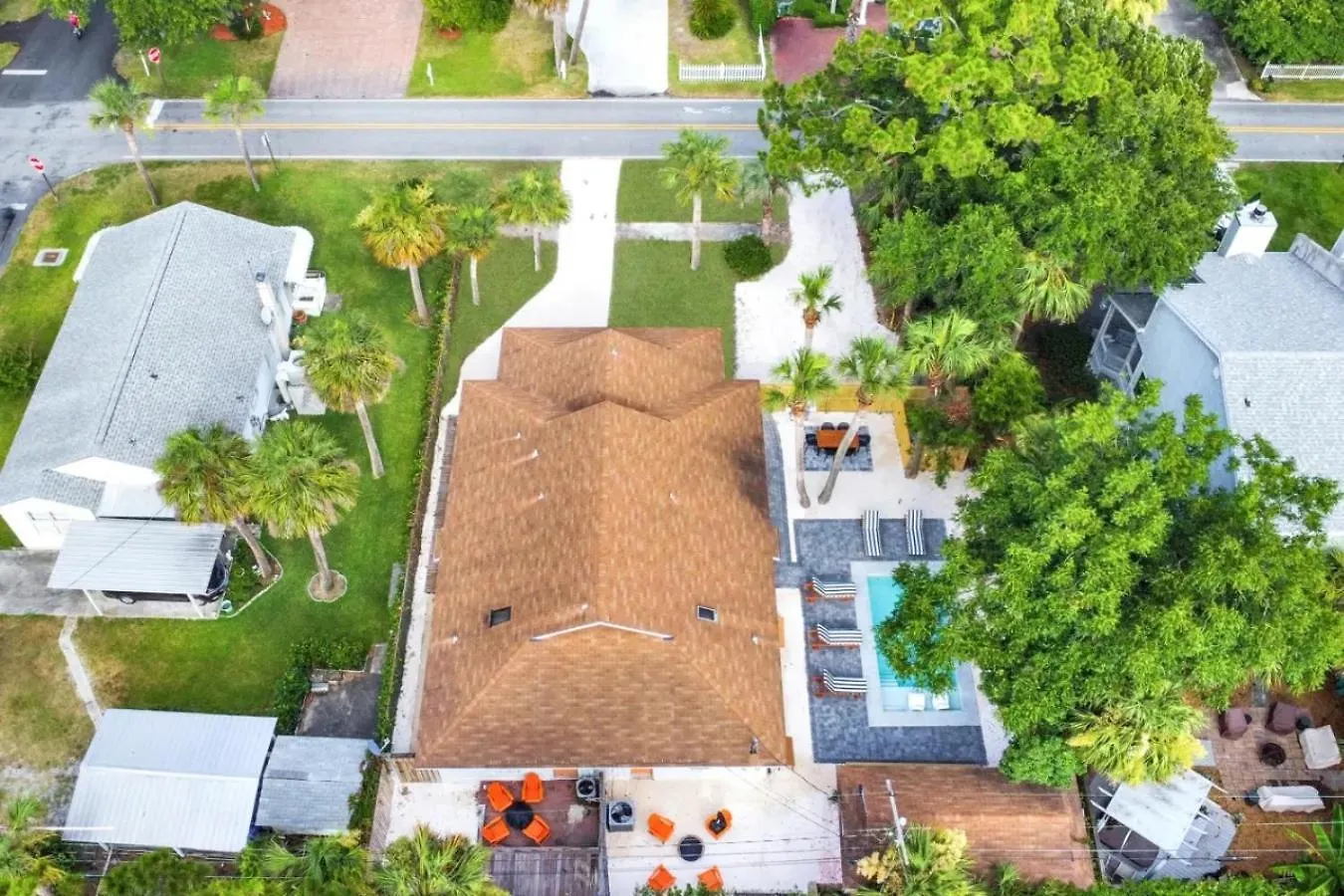 6 Bed 4 Ba Style W Heated Pool Apartment