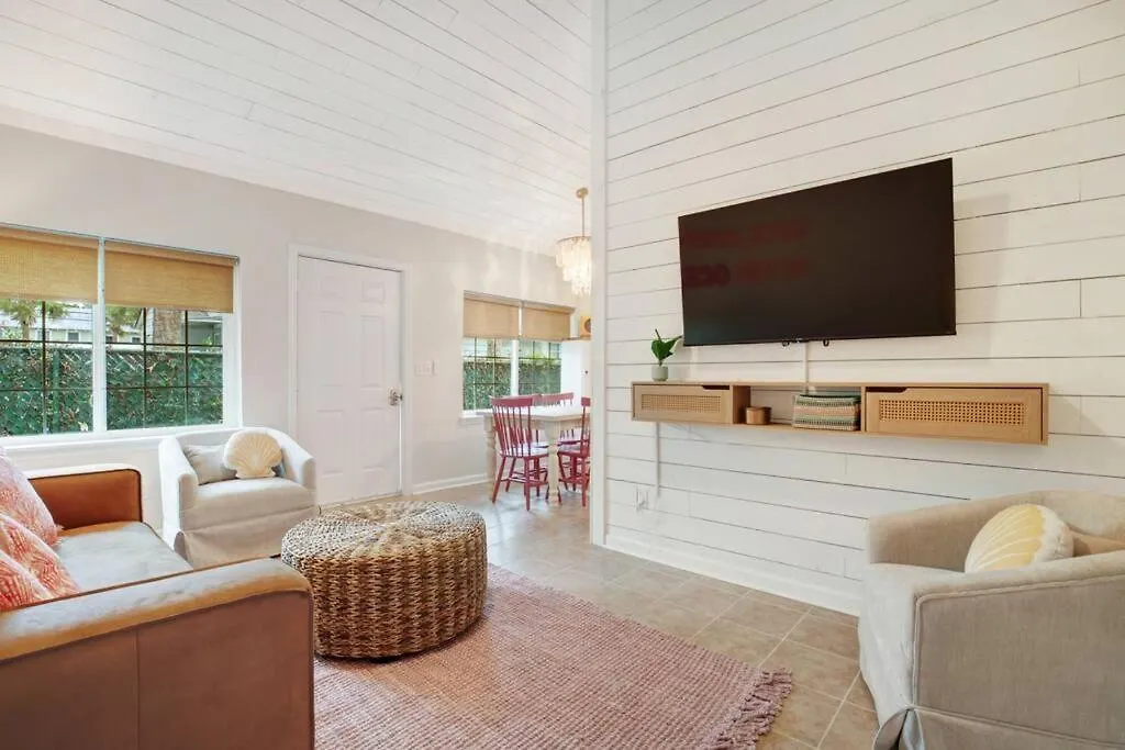 Apartment Salt Gypsy Unit B Style Outdoor Space Wpool Tybee Island