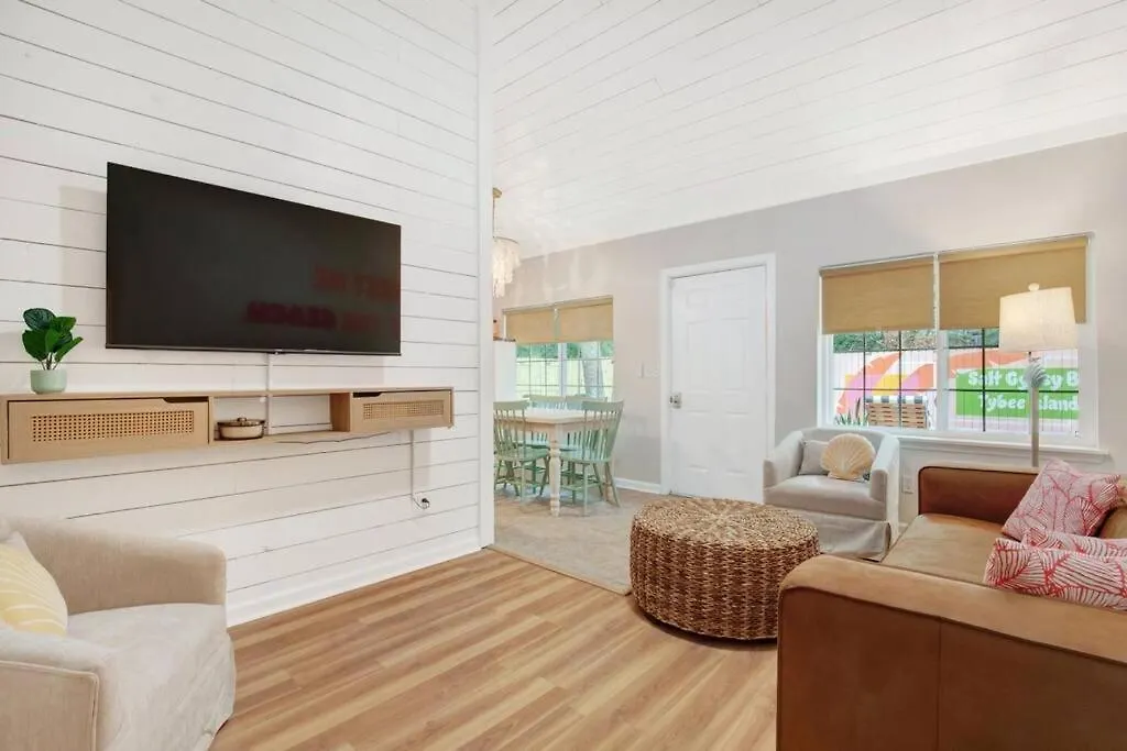 Salt Gypsy Unit A Expansive Outdoor Space W Pool Tybee Island