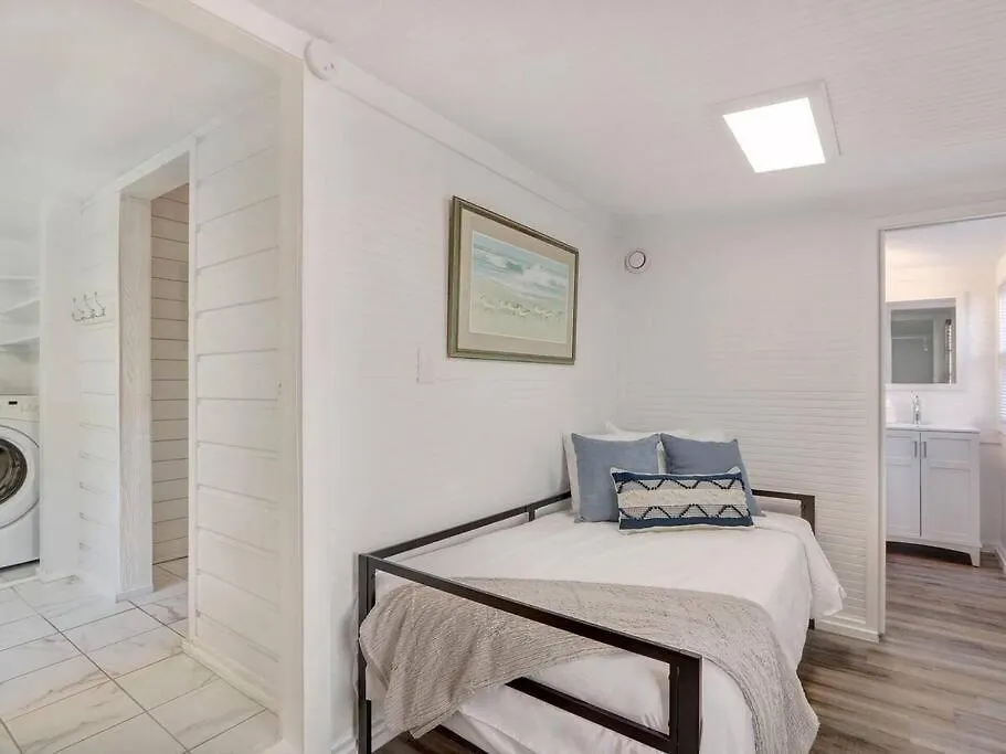Holiday home 4 Minute Walk To North Beach! Classic Cottage! *