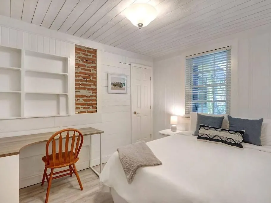 4 Minute Walk To North Beach! Classic Cottage! *