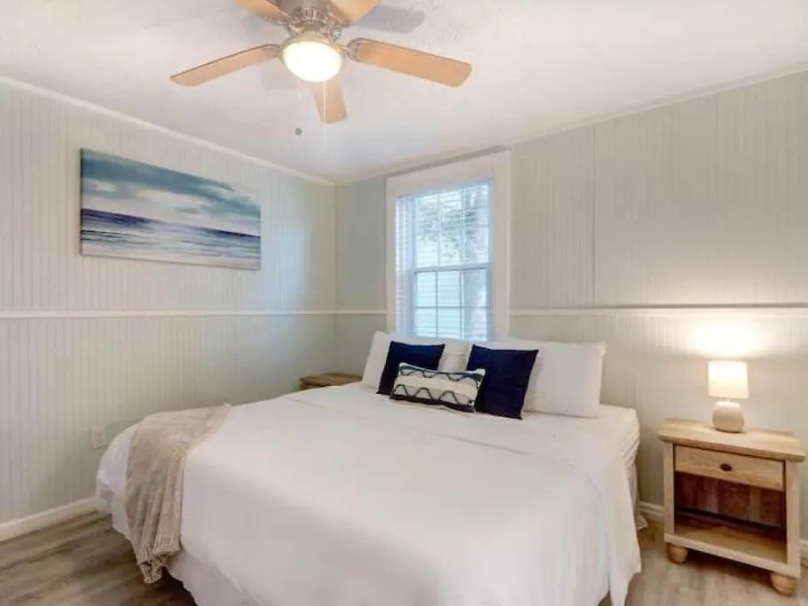Holiday home 4 Minute Walk To North Beach! Classic Cottage! *