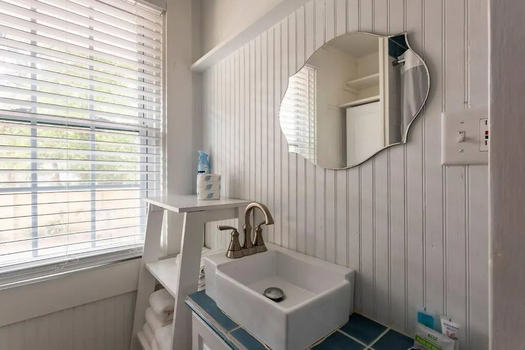 Holiday home 4 Minute Walk To North Beach! Classic Cottage! Tybee Island