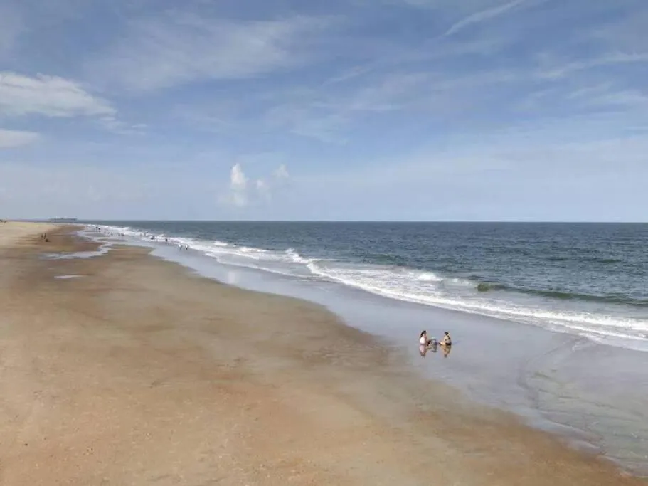 4 Minute Walk To North Beach! Classic Cottage! * Tybee Island