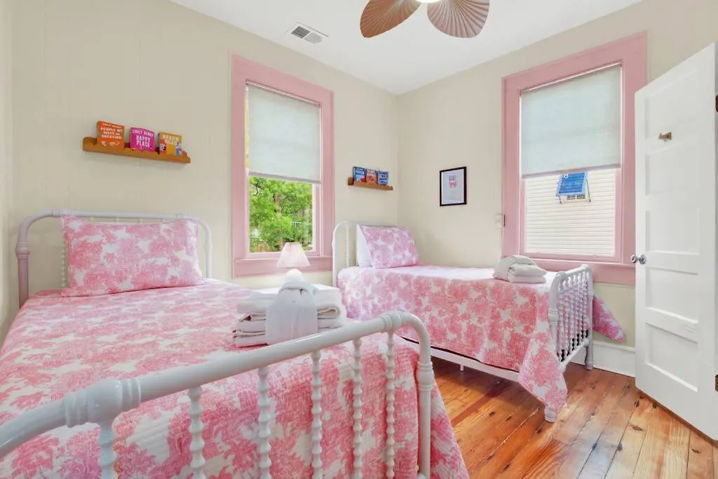 Splash Upper Unit Heated Pool, Walk To Apartment *