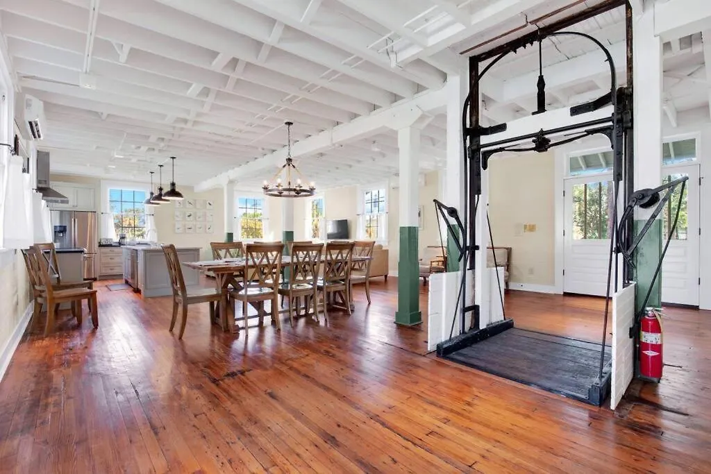 Historic Quarters At The Commissary Unit 3 Apartment