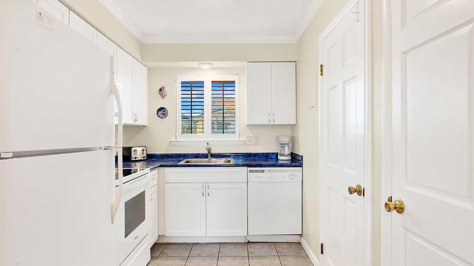 Lighthouse Point 37b