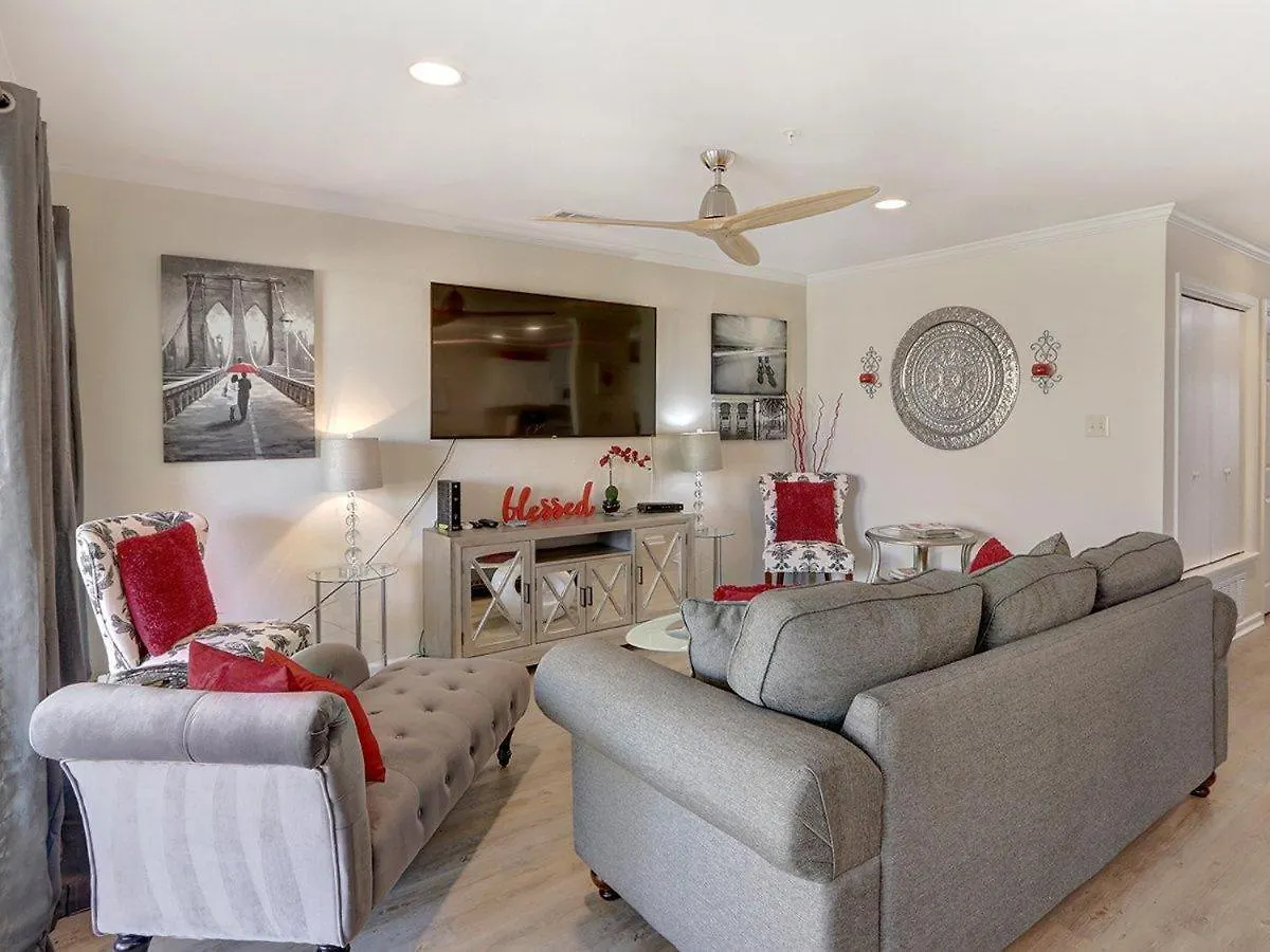 Holiday home Sweet Location With Sophistication