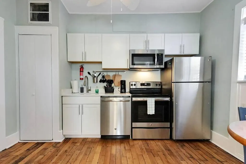 Apartment Beachy King 1st Floor Oasis ~ 160 Steps To Beach! Tybee Island
