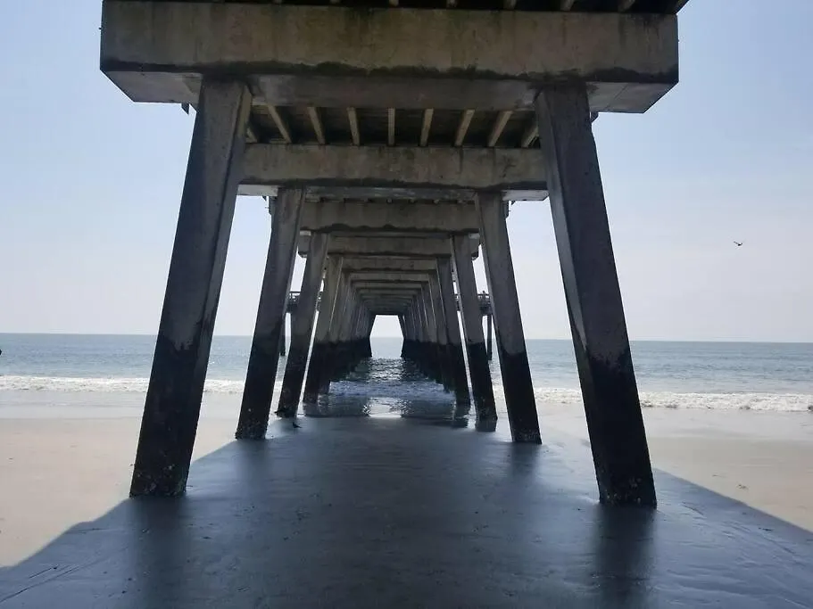 Beachy King 1st Floor Oasis ~ 160 Steps To Beach! * Tybee Island