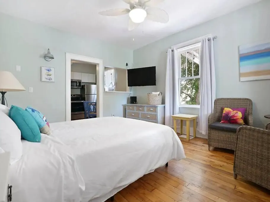 Beachy King 1st Floor Oasis ~ 160 Steps To Beach! *
