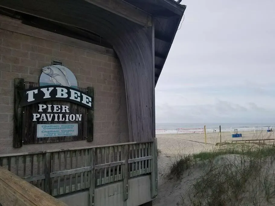 Beachy King 1st Floor Oasis ~ 160 Steps To Beach! Tybee Island