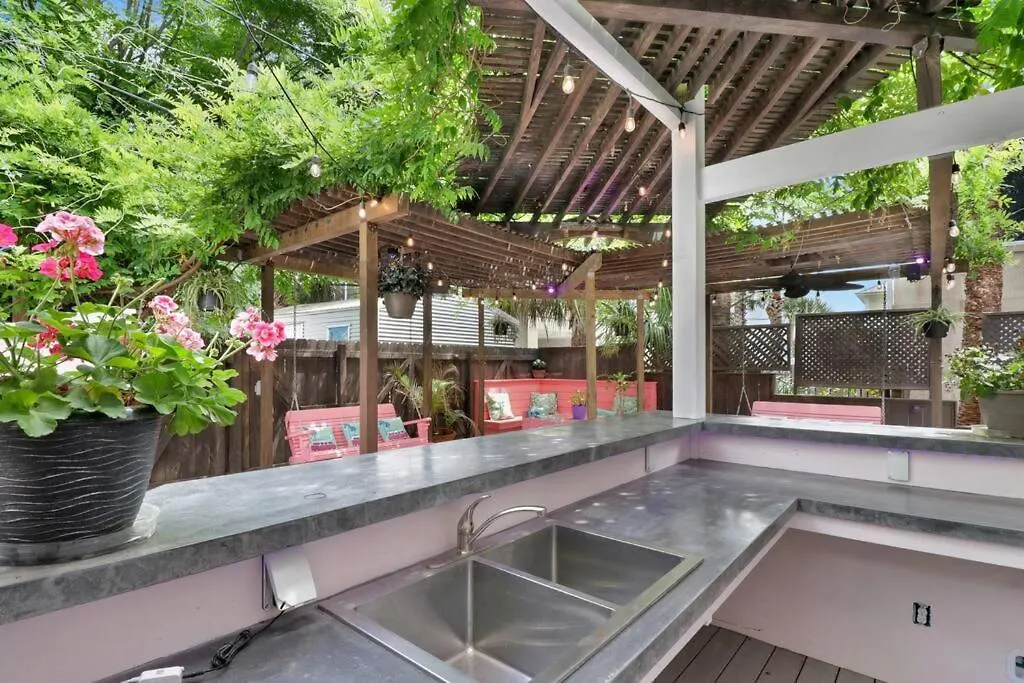 Apartment Beachy King 1st Floor Oasis ~ 160 Steps To Beach! *