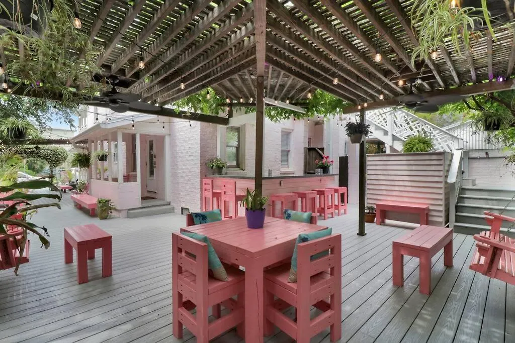 Beachy King 1st Floor Oasis ~ 160 Steps To Beach! Tybee Island