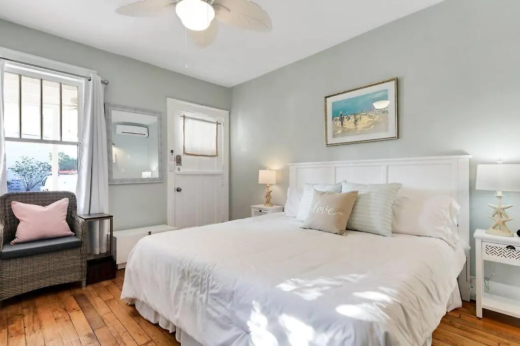 Apartment Beachy King 1st Floor Oasis ~ 160 Steps To Beach! Tybee Island