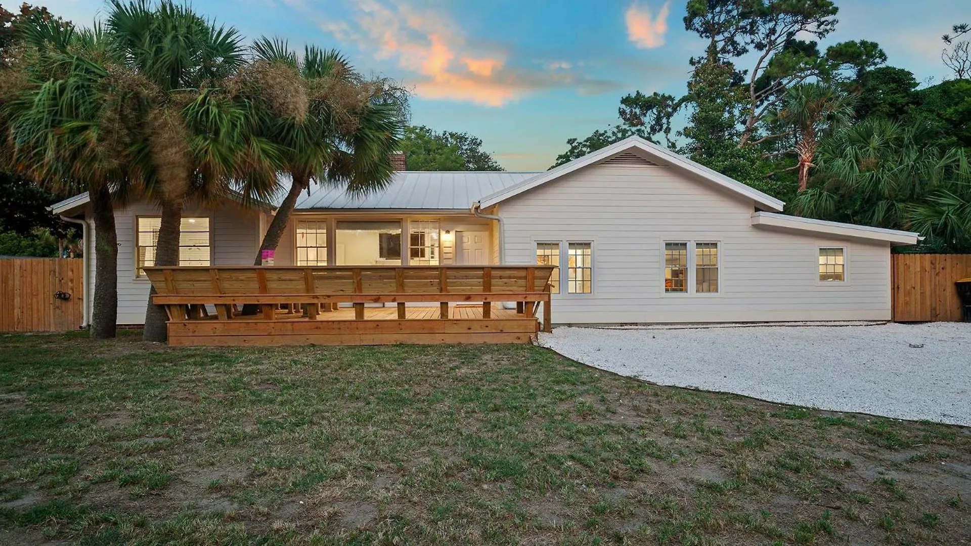 Pink Pearl By The Sea 8 Bedroom Holiday home Tybee Island