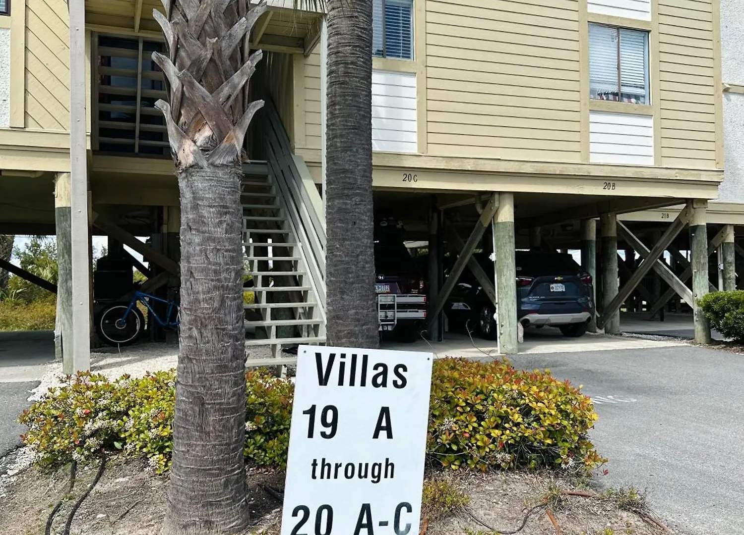 At Happy Hour Tybee Aparthotel *