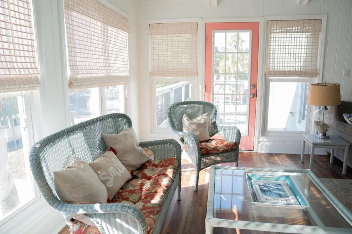 Tybee Seaside House - 2br 2 Ba Apartment *