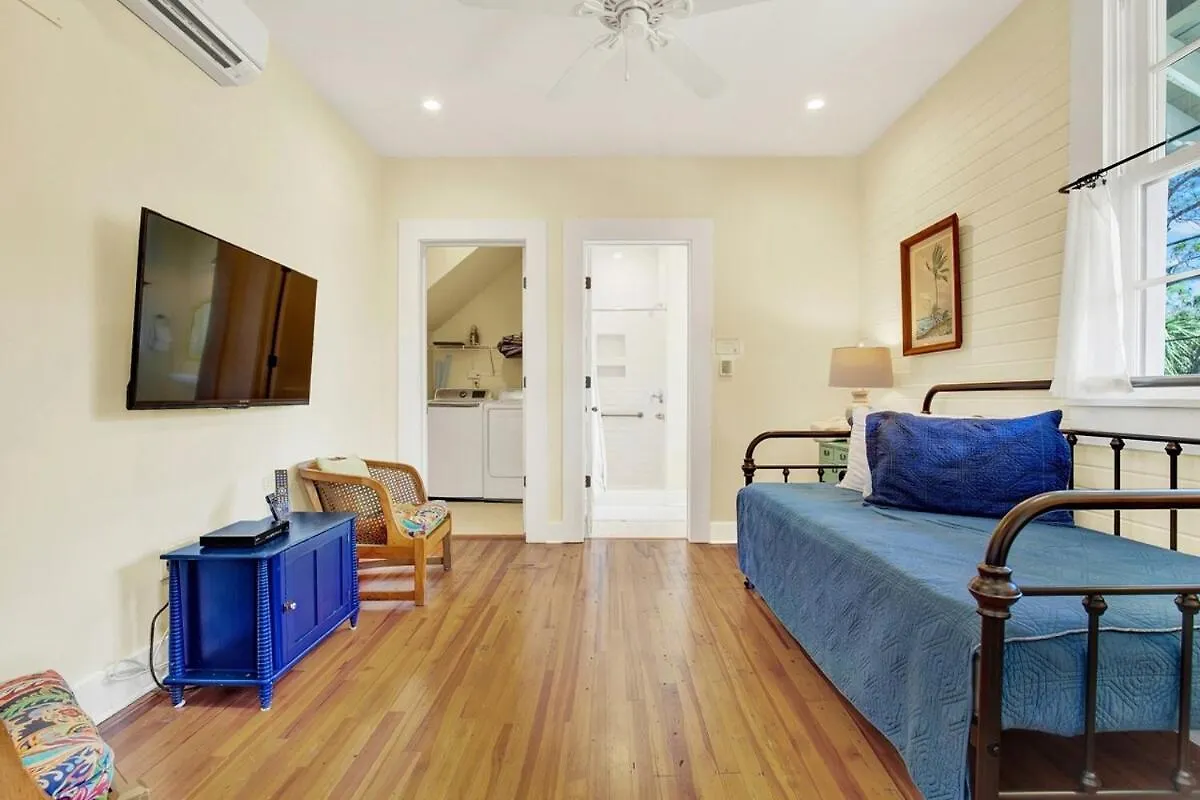 Historic Quarters At The Commissary 3 Unit Estate Apartment