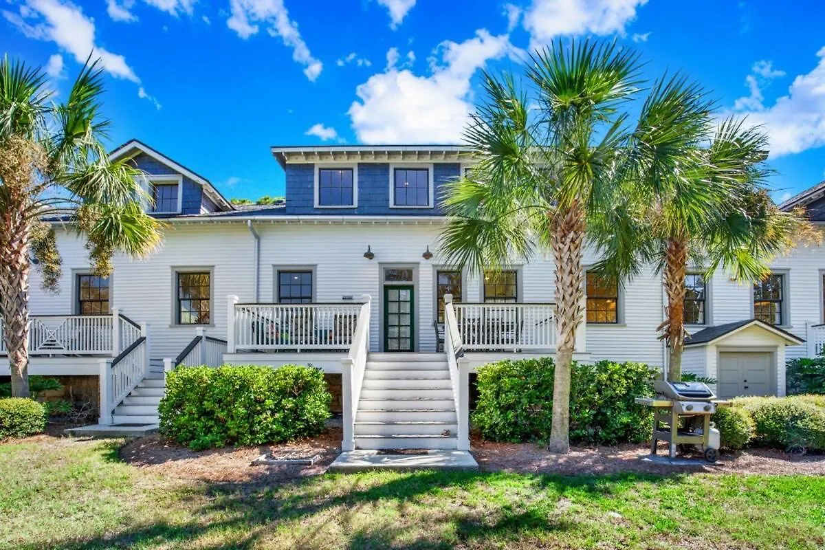 Historic Quarters At The Commissary 3 Unit Estate Apartment