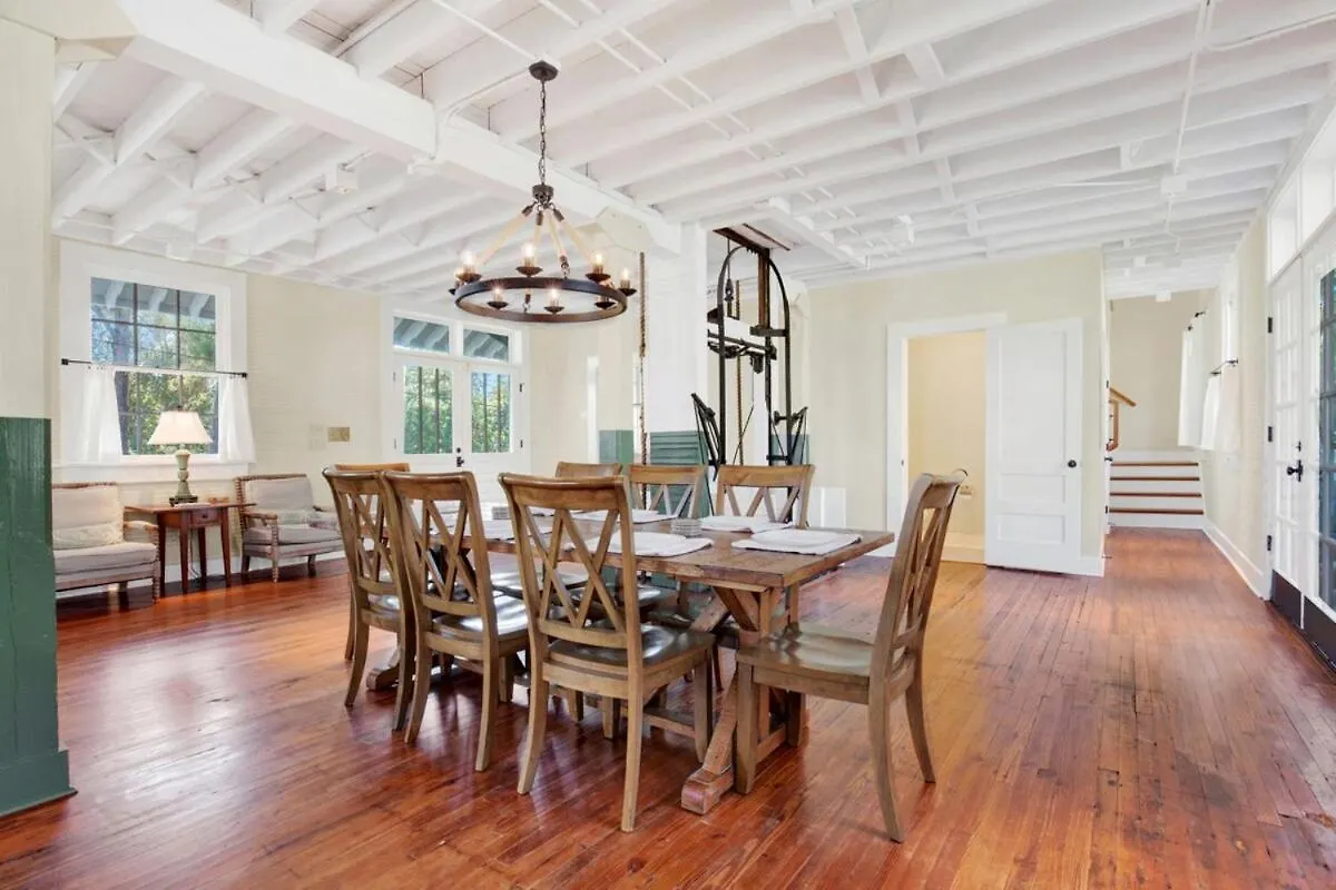 Historic Quarters At The Commissary 3 Unit Estate *