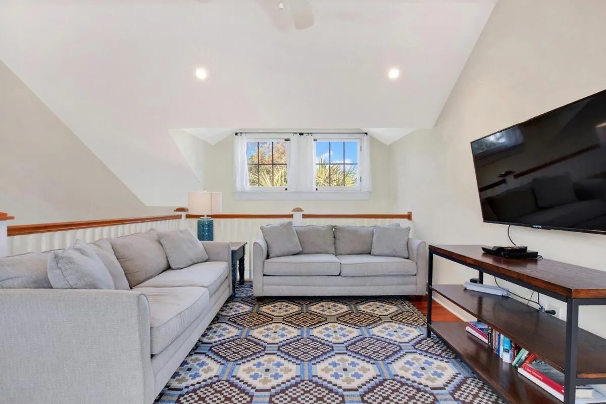 Historic Quarters At The Commissary 3 Unit Estate Apartment