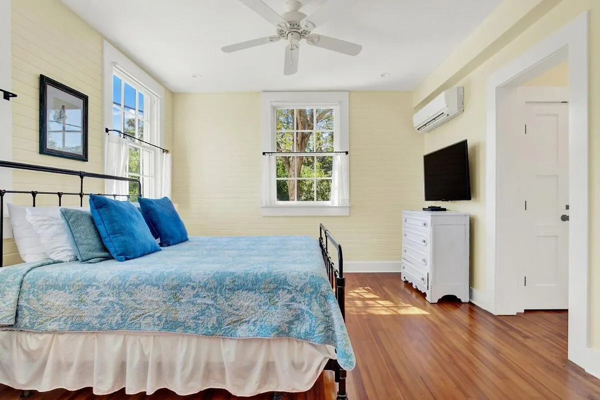 Historic Quarters At The Commissary 3 Unit Estate Apartment *