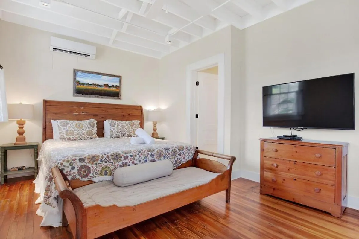 Historic Quarters At The Commissary 3 Unit Estate *