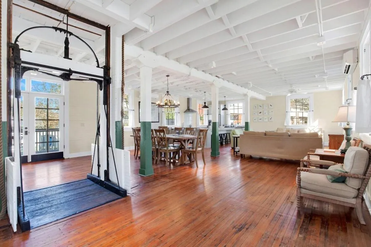 Historic Quarters At The Commissary 3 Unit Estate *
