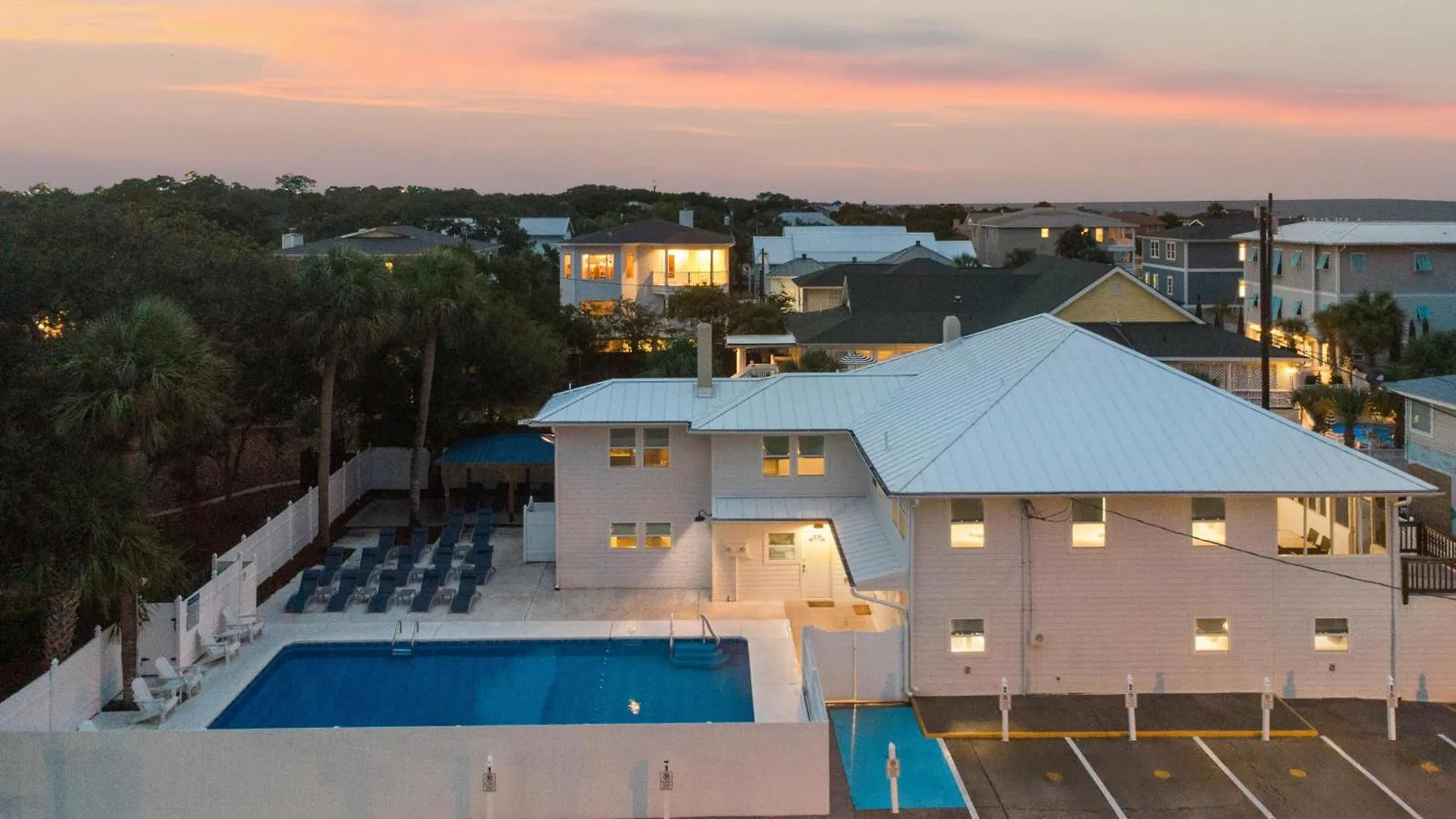 Beachside Unit 4 *