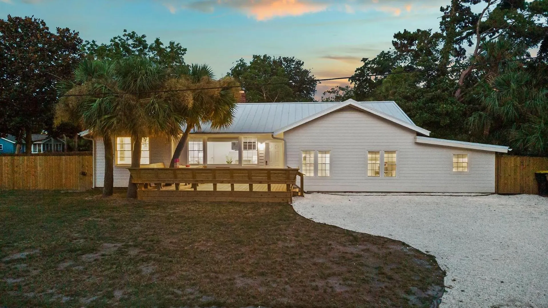 Pink Pearl By The Sea 6 Bedroom * Tybee Island
