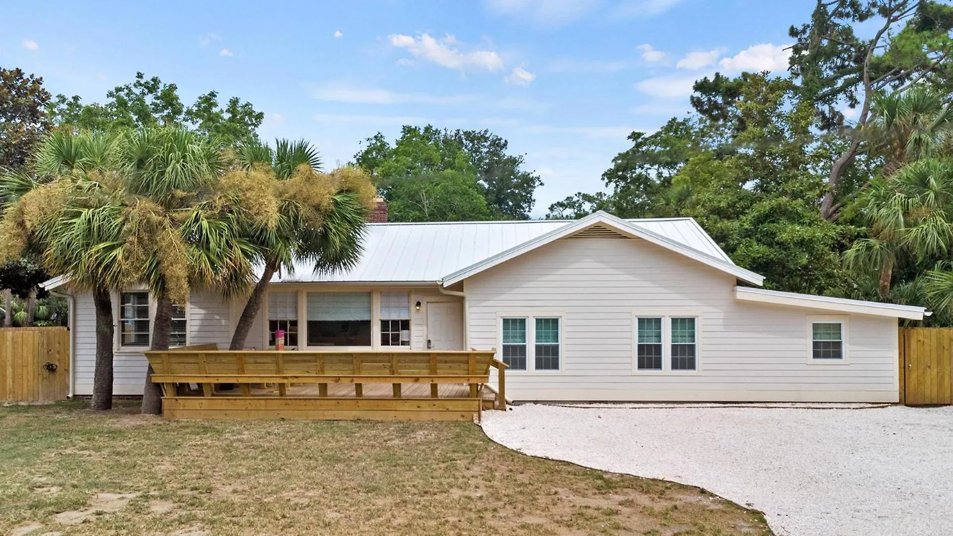 Pink Pearl By The Sea 6 Bedroom Holiday home Tybee Island