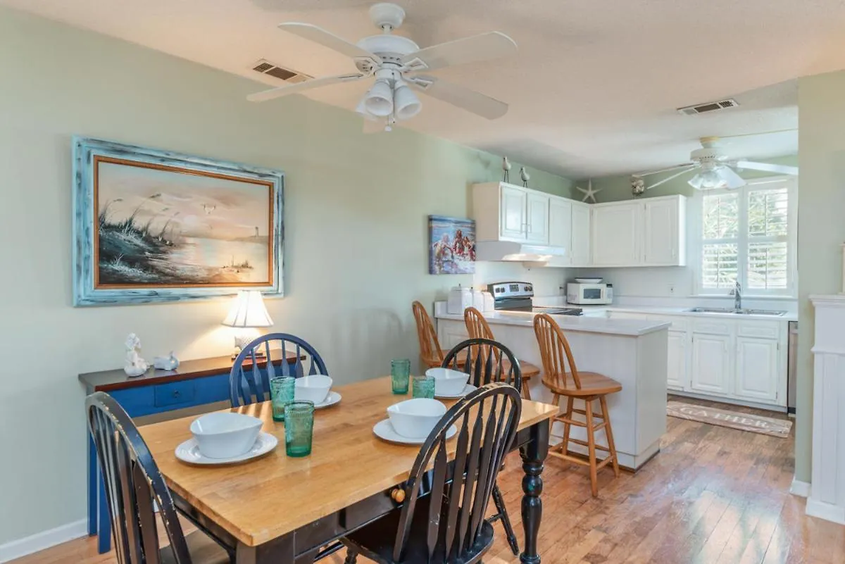 Somewhere In Tybee Upstairs And Downstairs Holiday home