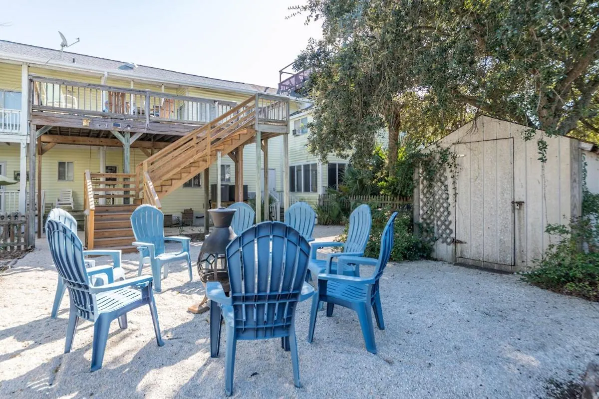 Somewhere In Tybee Upstairs And Downstairs Holiday home