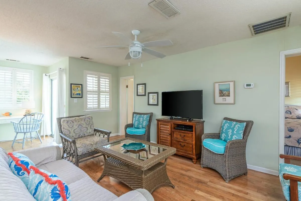 Somewhere In Tybee Upstairs And Downstairs Holiday home *