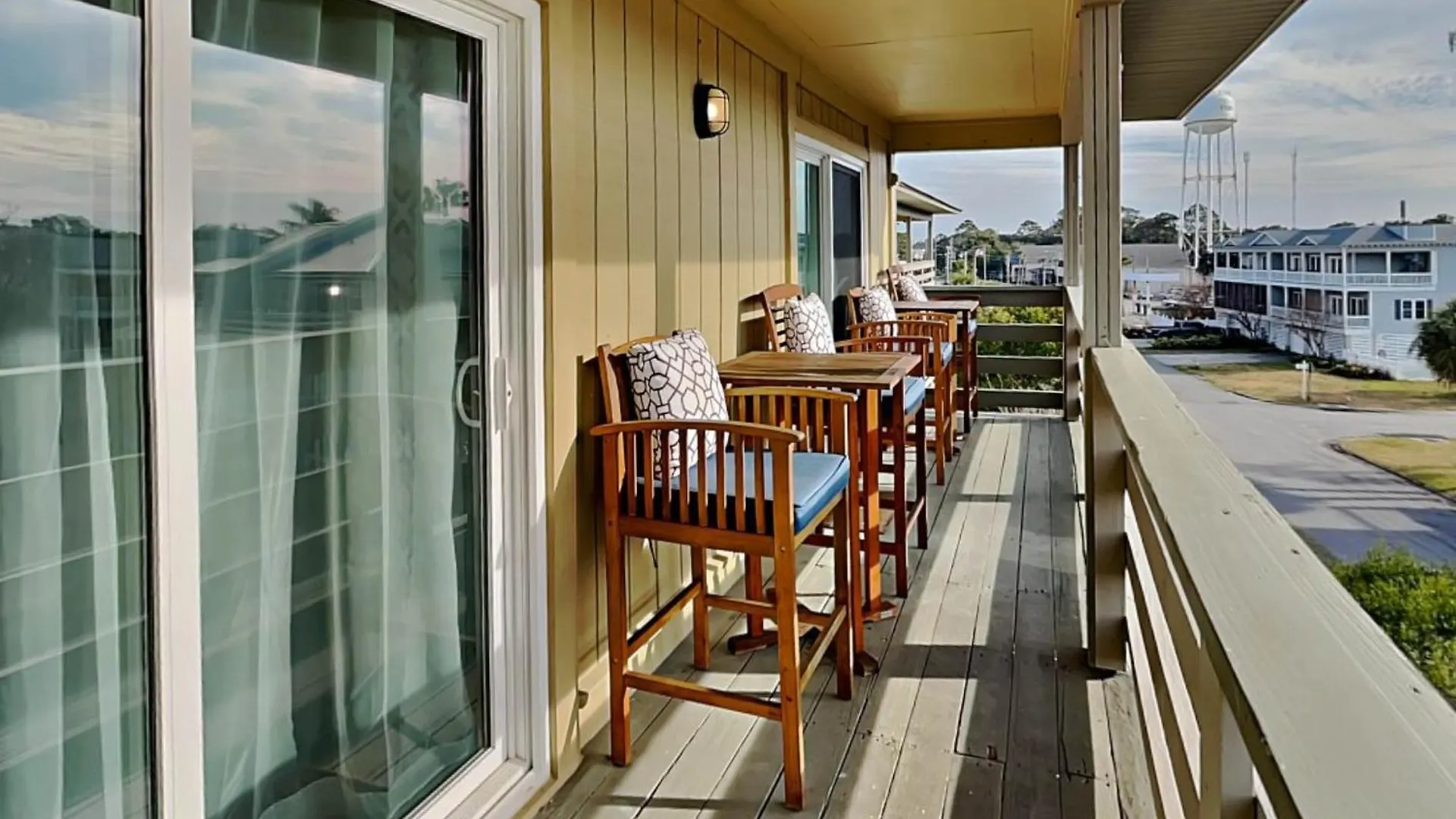 Lighthouse Point 9c *