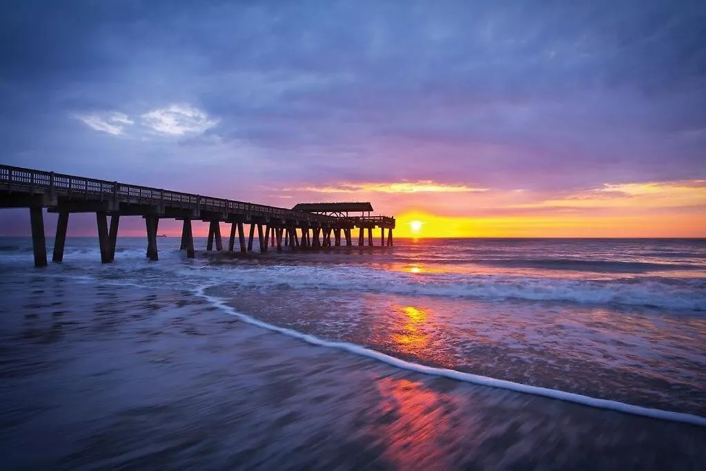 Brass Rail 319-premier On Tybee Island-sleeps 10-2 Pools & Apartment Tybee Island