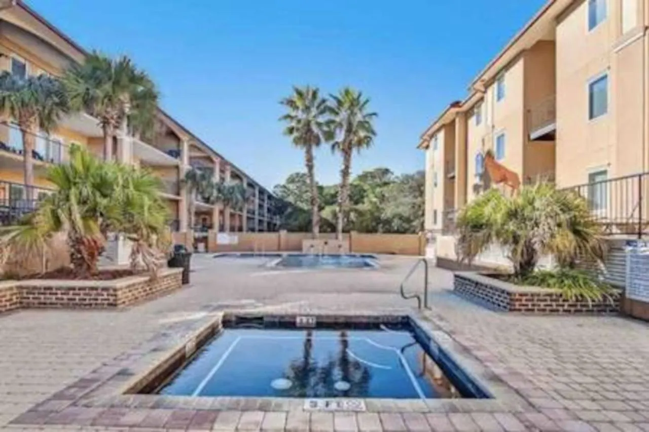Downtown Tybee-brass Rail-3 Bed-2 Covered Parking * Tybee Island