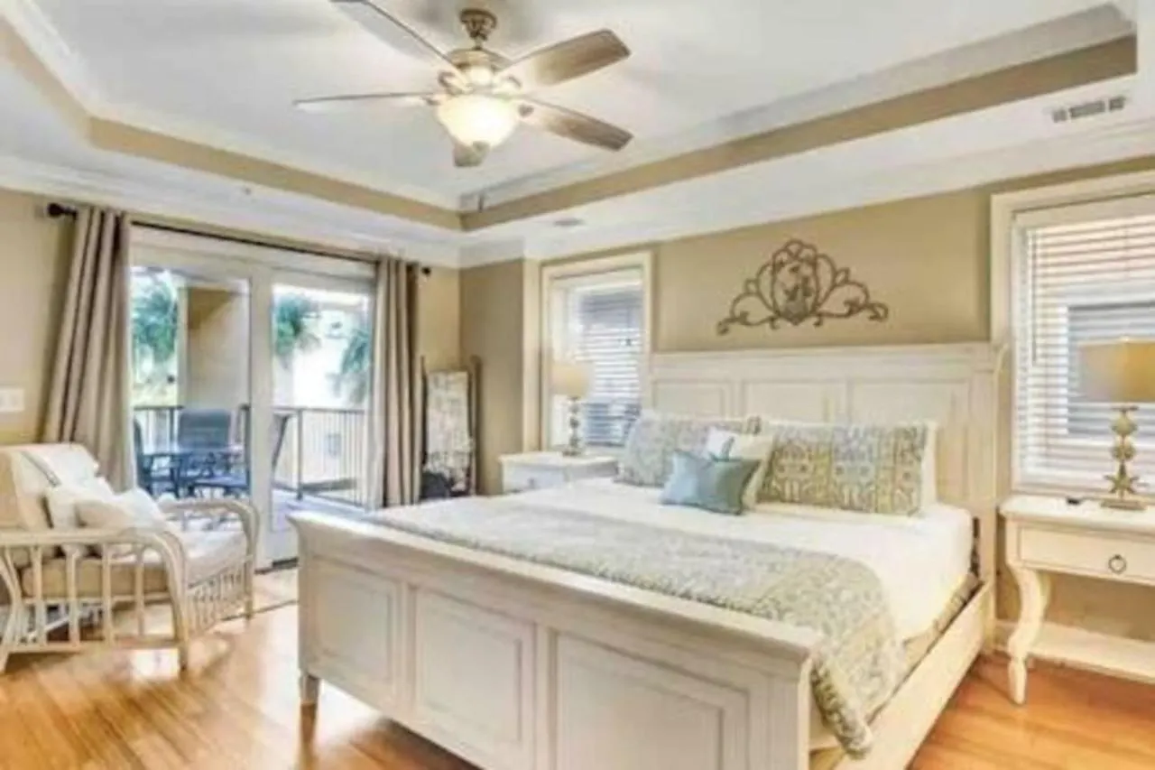 Downtown Tybee-brass Rail-3 Bed-2 Covered Parking Holiday home