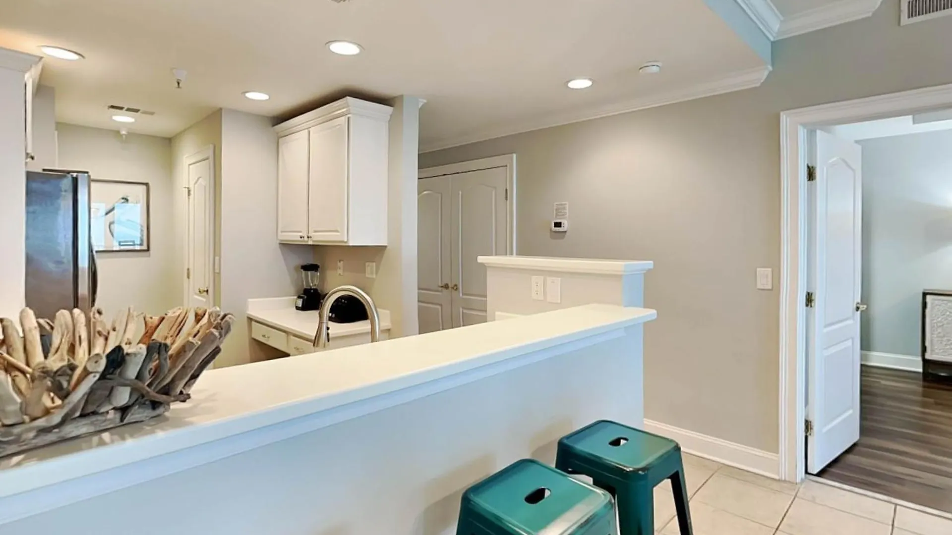 Apartment House 433