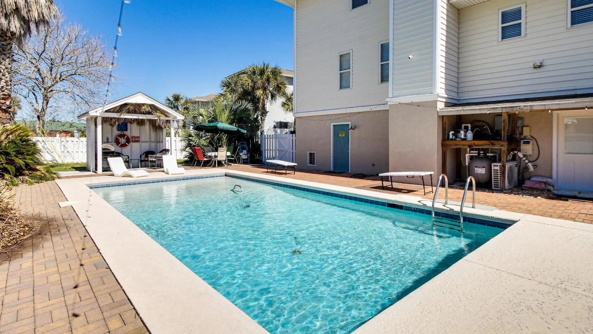 Spacious Retreat With Private Pool Tybee Island