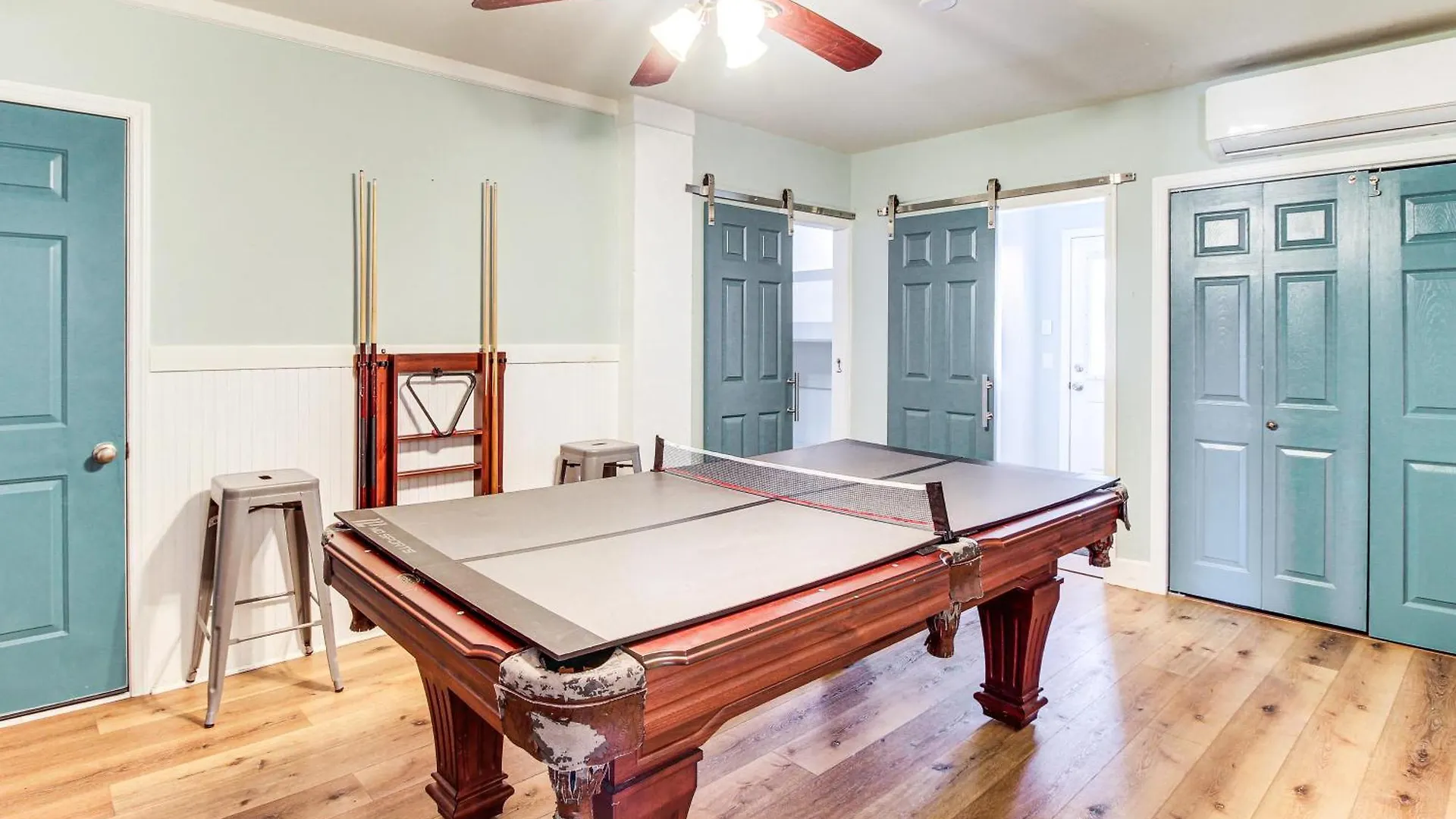 Spacious Retreat With Private Pool *