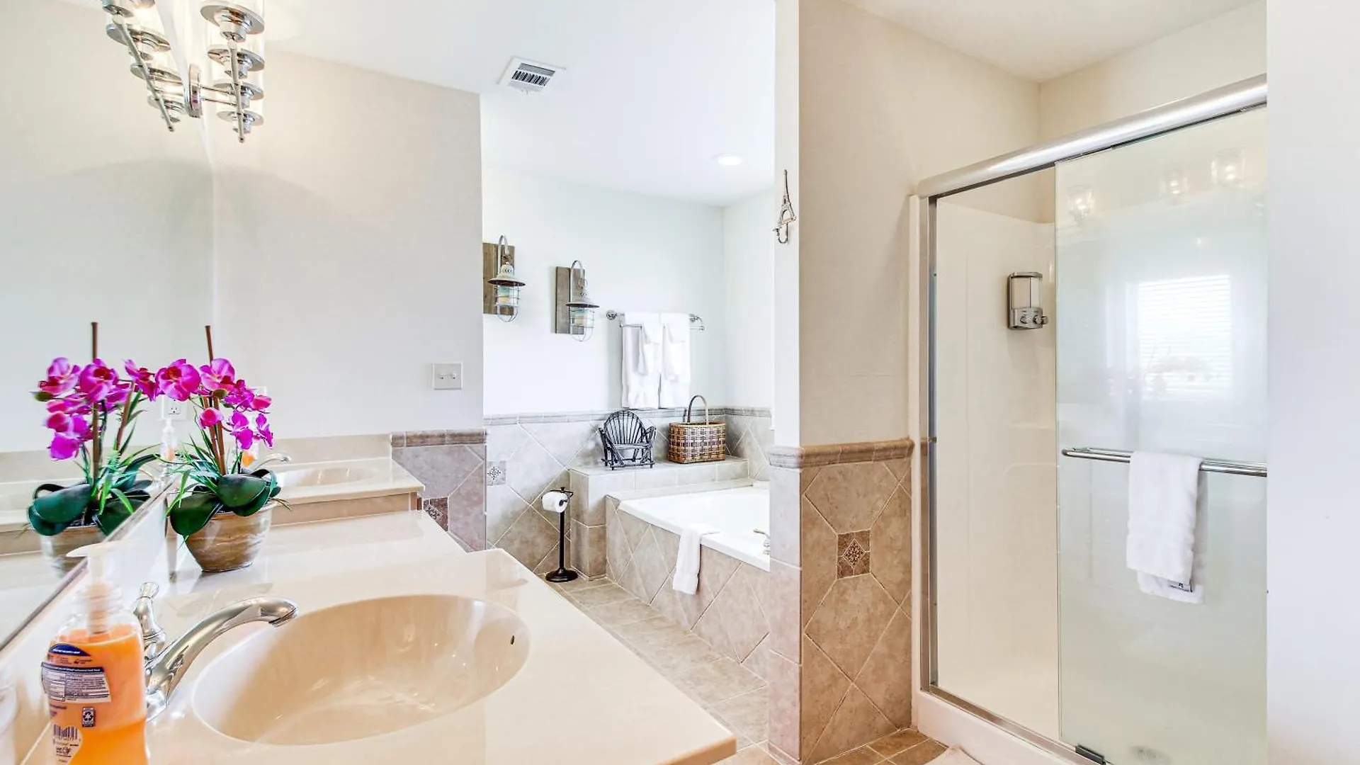 Spacious Retreat With Private Pool Tybee Island