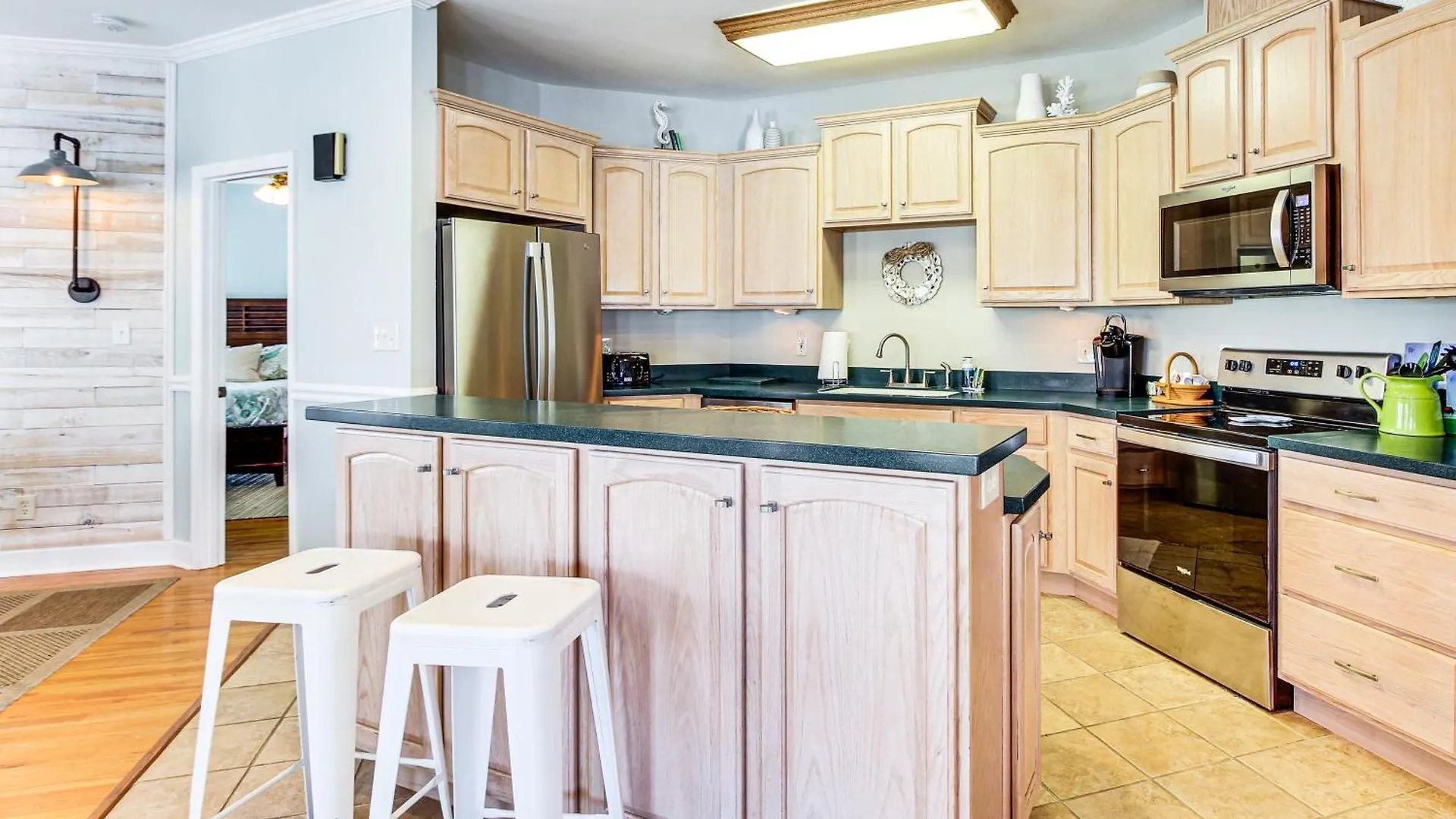 Spacious Retreat With Private Pool Tybee Island