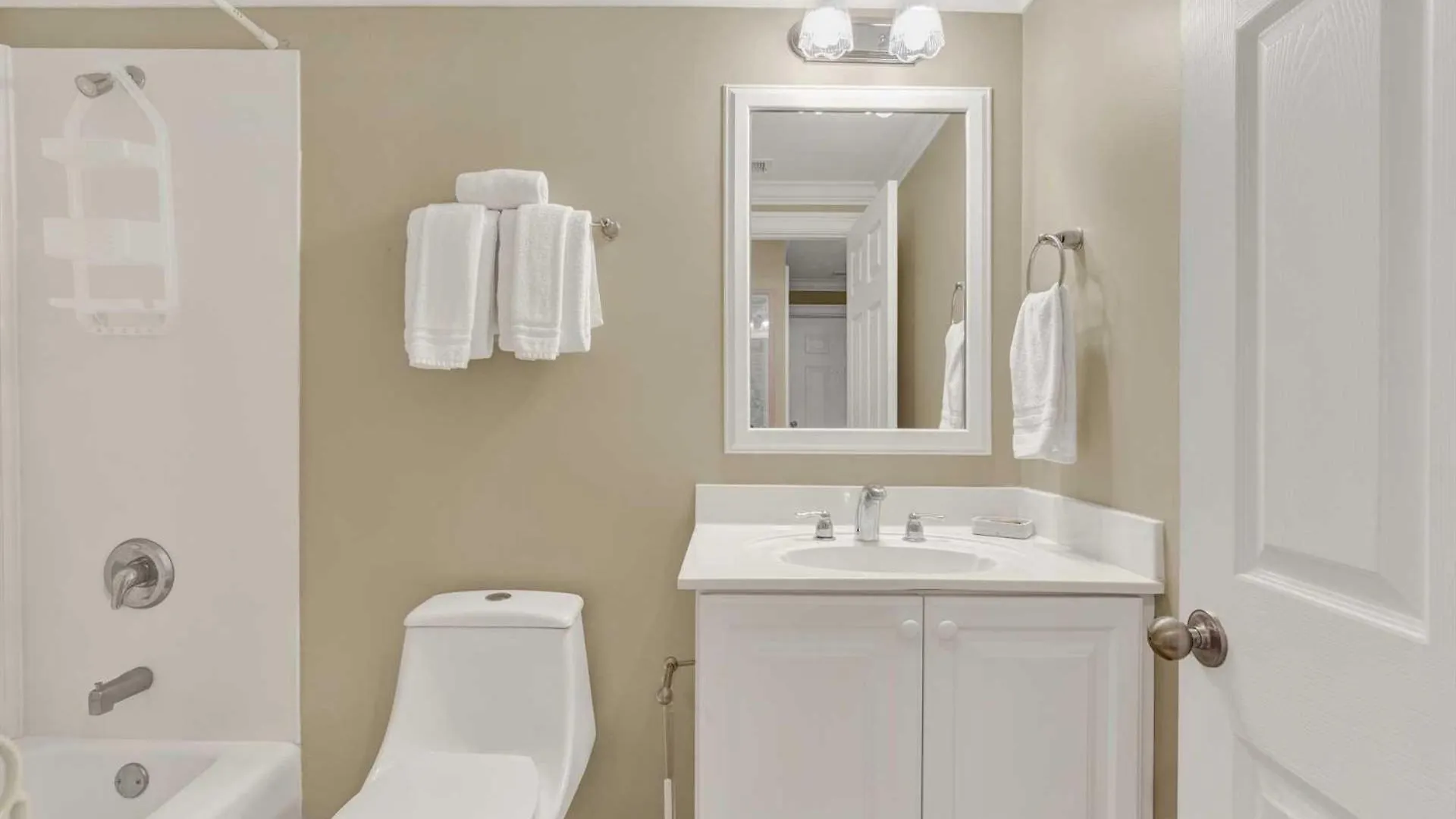 Brass Rail 212 Holiday home