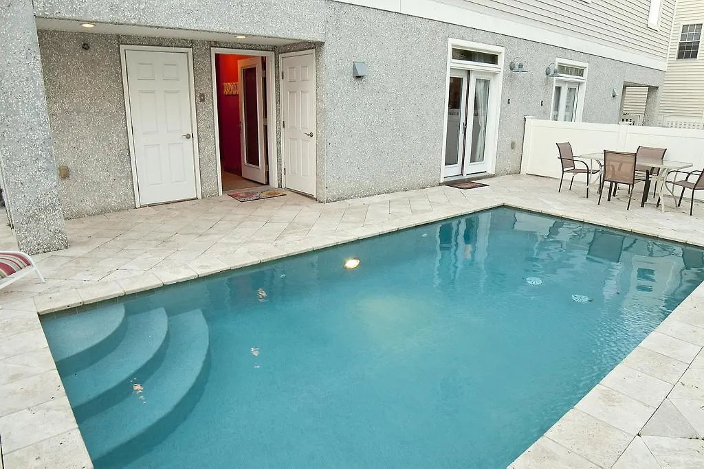 Officer's View At Captain's Row - Six Bedroom Tybee Island